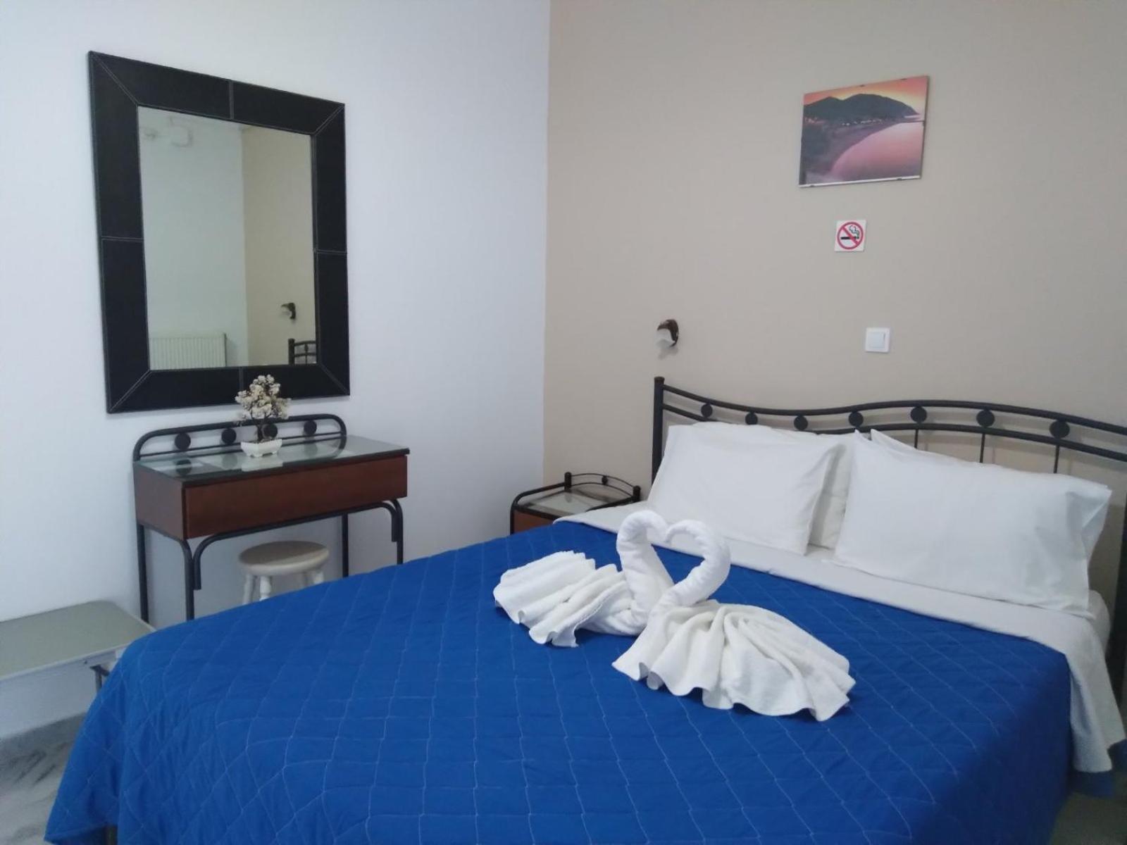 Makis Studios & Apartments Порос Экстерьер фото